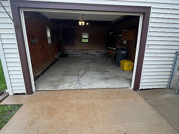 Large 1-Car Garage