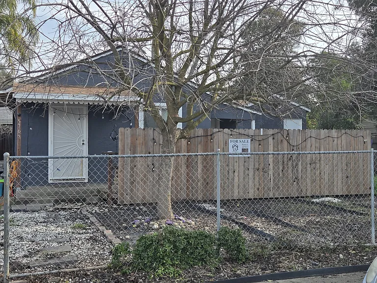 5765 Nina Way — Photo 16