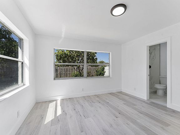 4th image of 417 NW 2nd Ter