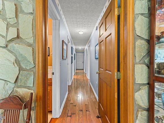 33rd image of 628 Christian Bend Rd