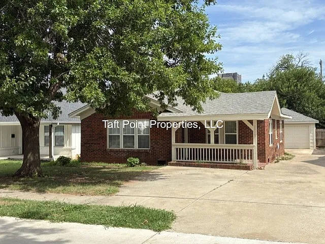 1517 NW 44th St — Photo 2