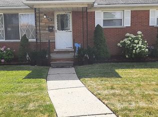 24861 Warrington Ave, Eastpointe, MI 48021