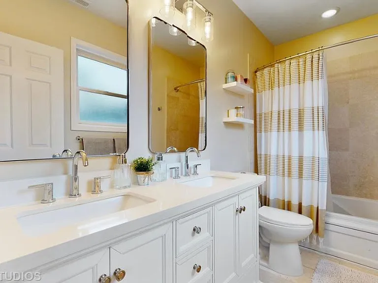 2855 N Damen Ave #2 — Photo 14