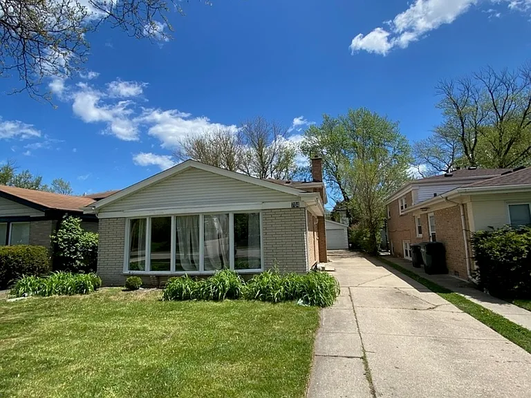 704 Laramie Ave — Photo 1