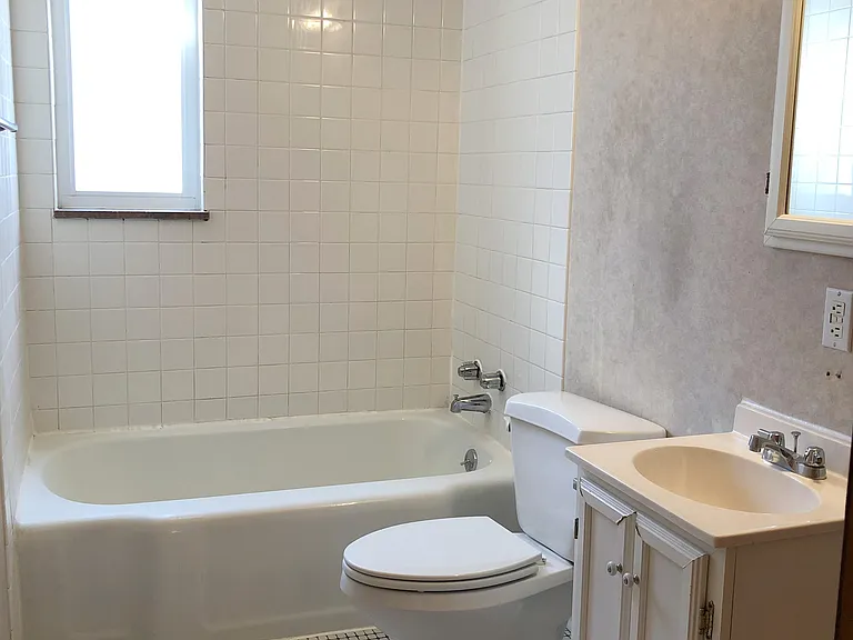 108 Elizabeth St — Photo 5