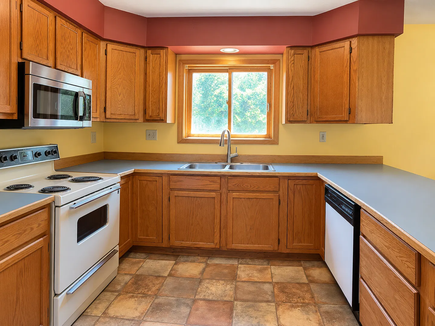 576 Kelly Road - Kalispell, MT — Photo 2
