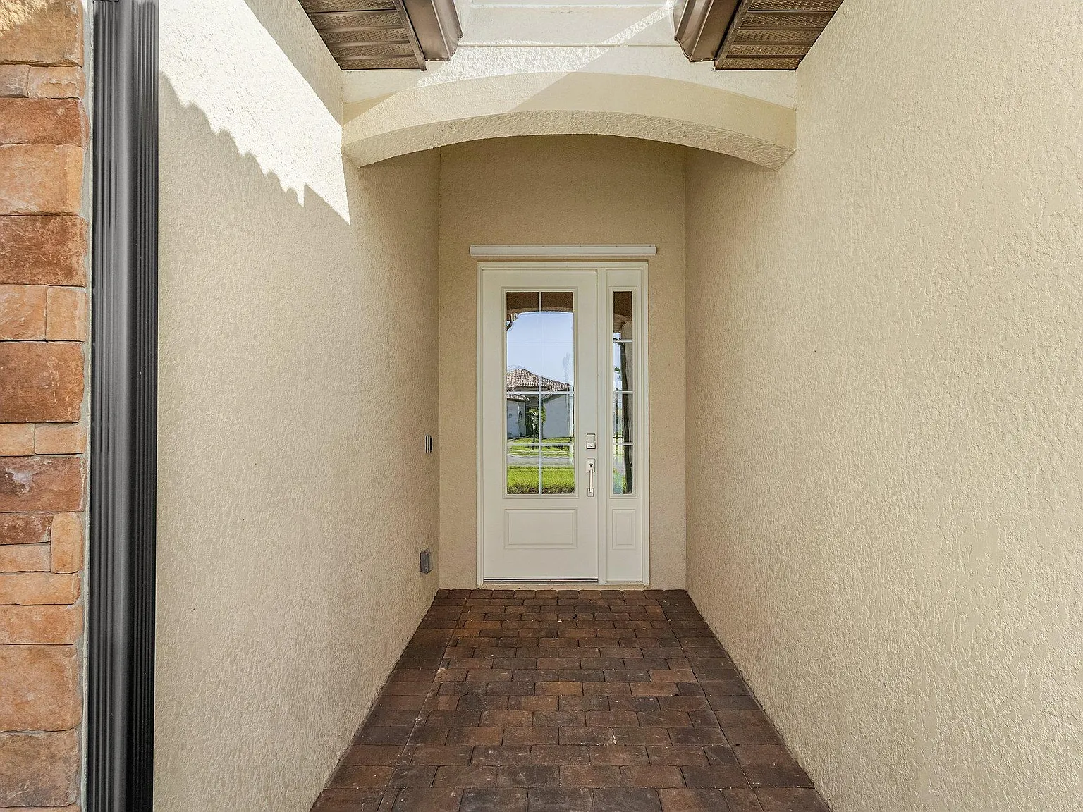 4 bed, 2244 sqft, $3,595 — Photo 4