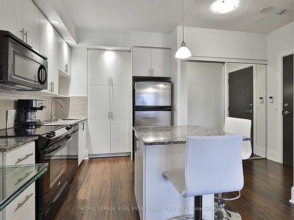 3rd image of 181 Wynford Dr #412
