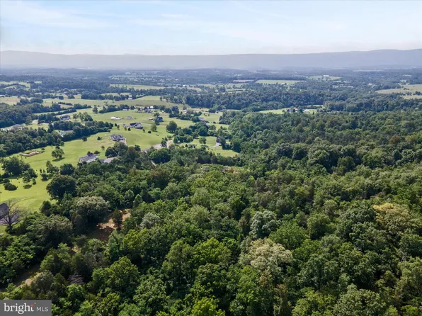 20 Hampstead Ct, Maurertown, VA 22644