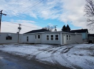 11909 Maple Ave, Hebron, IL 60034