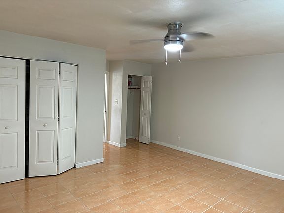 4th image of 410 Oak Dr #A