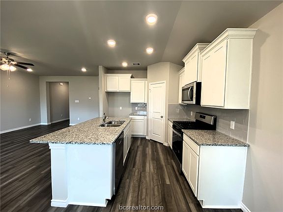 5th image of 1112 Verona Dr