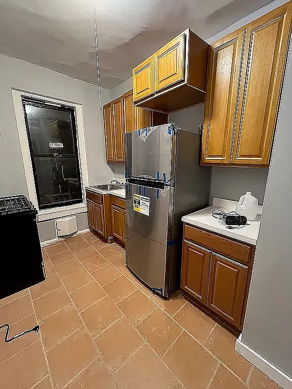 55 Nagle Avenue — Photo 3