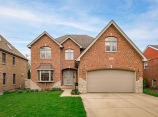 835 S Chatham Ave, Elmhurst, IL 60126