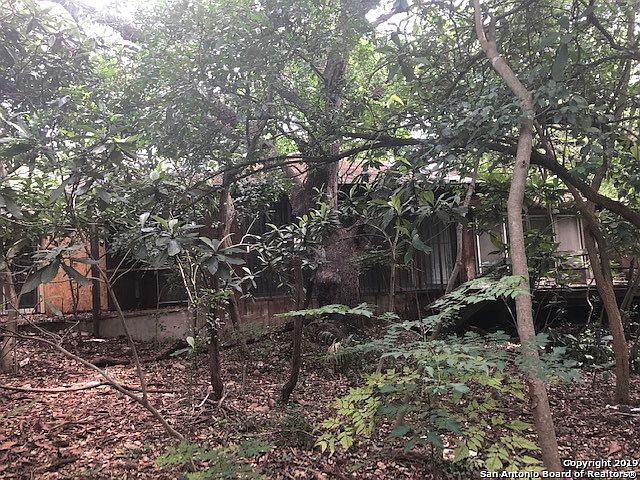 1st image of 115 E Agarita Ave