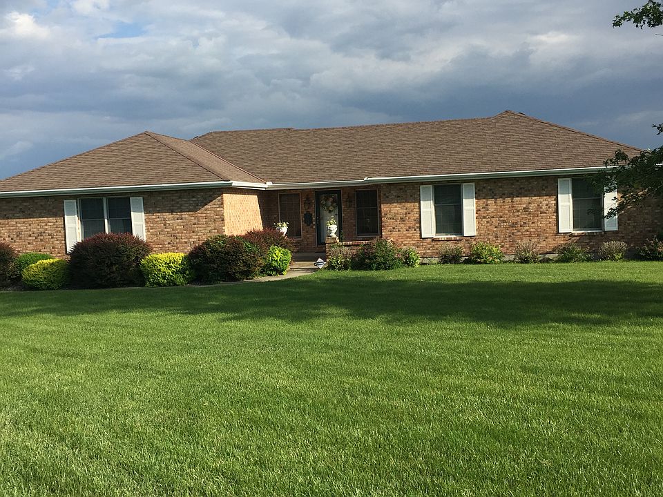 Ranch on 3 1/4 acre lot