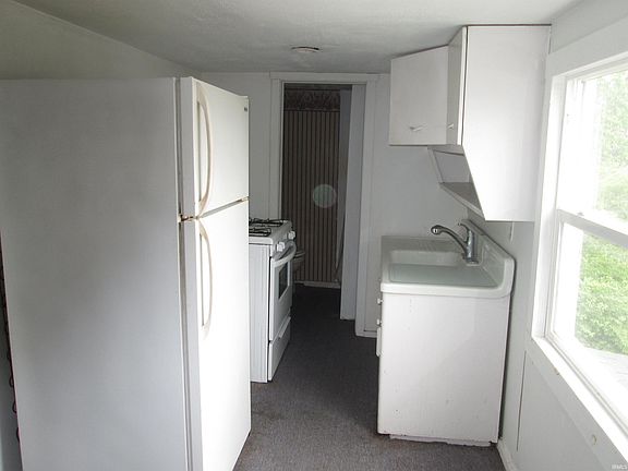 4th image of 822 W Bethel Ave