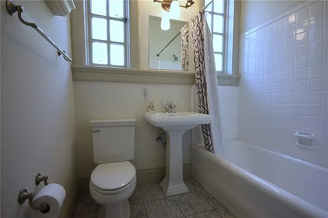 537 Broadway St — Photo 14