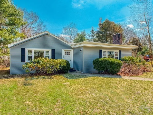 102 S High St, Foxboro, MA 02035