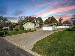 1408 Robinwood Ln, Faribault, MN 55021