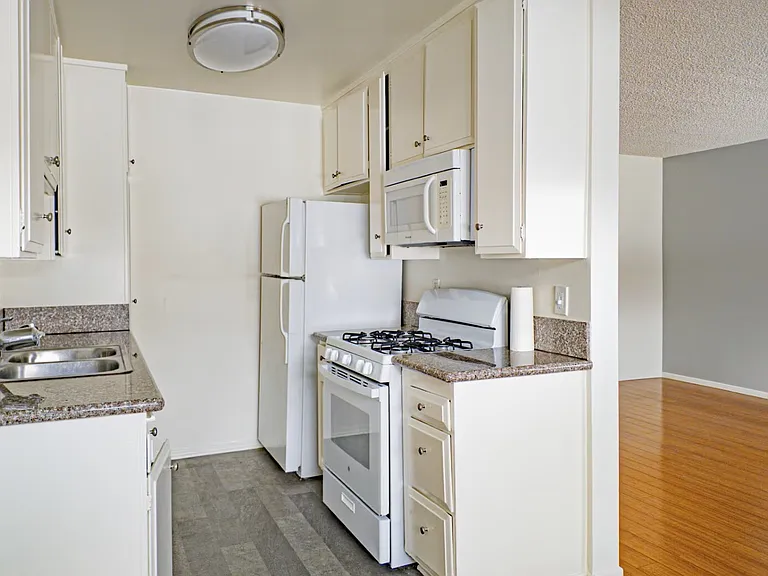 447 W Elk Ave #NA — Photo 7