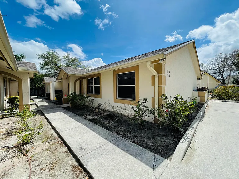 1654 Hawthorne Pl — Photo 1