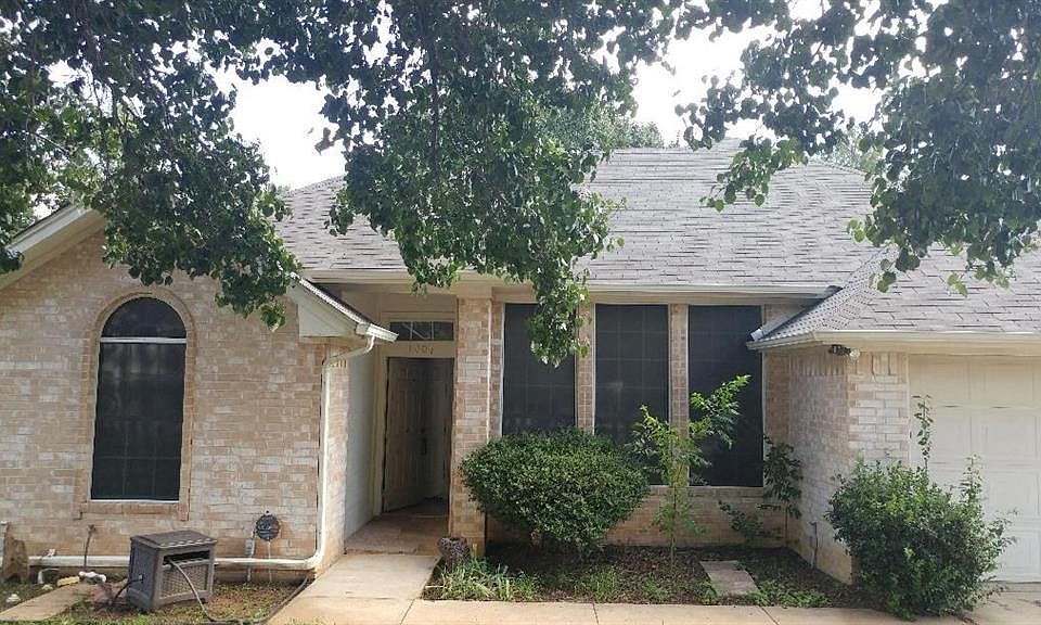 1st image of 1004 Brittany Dr