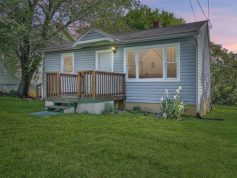 304 N Hardin St — Photo 1