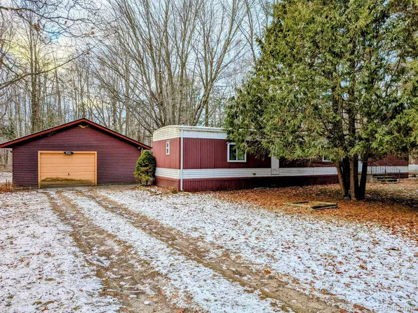 6669 Welch Rd, Port Austin, MI 48467