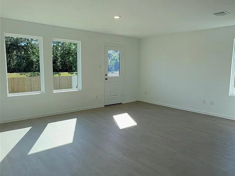 327 Parkin Ct — Photo 9
