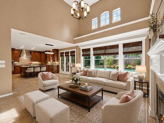 4th image of 10 Mirror Ridge Dr