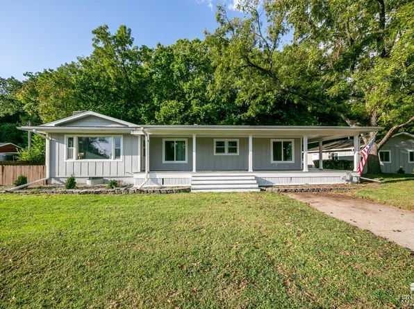 641 Zeandale Rd, Manhattan, KS 66502