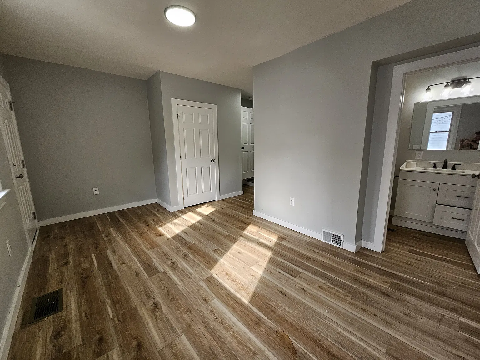 1 bed, $1,040 — Photo 4