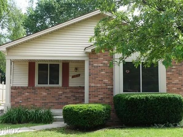 11818 Arcola St, Livonia, MI 48150