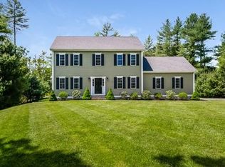 8 Comstock Pl, Rochester, MA 02770