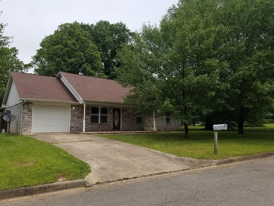 1st image of 2404 Daniel Dr