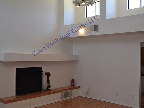3rd image of 950 Jasmine Dr