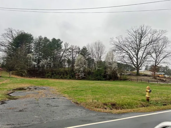 831 Merita St, Mount Airy, NC 27030