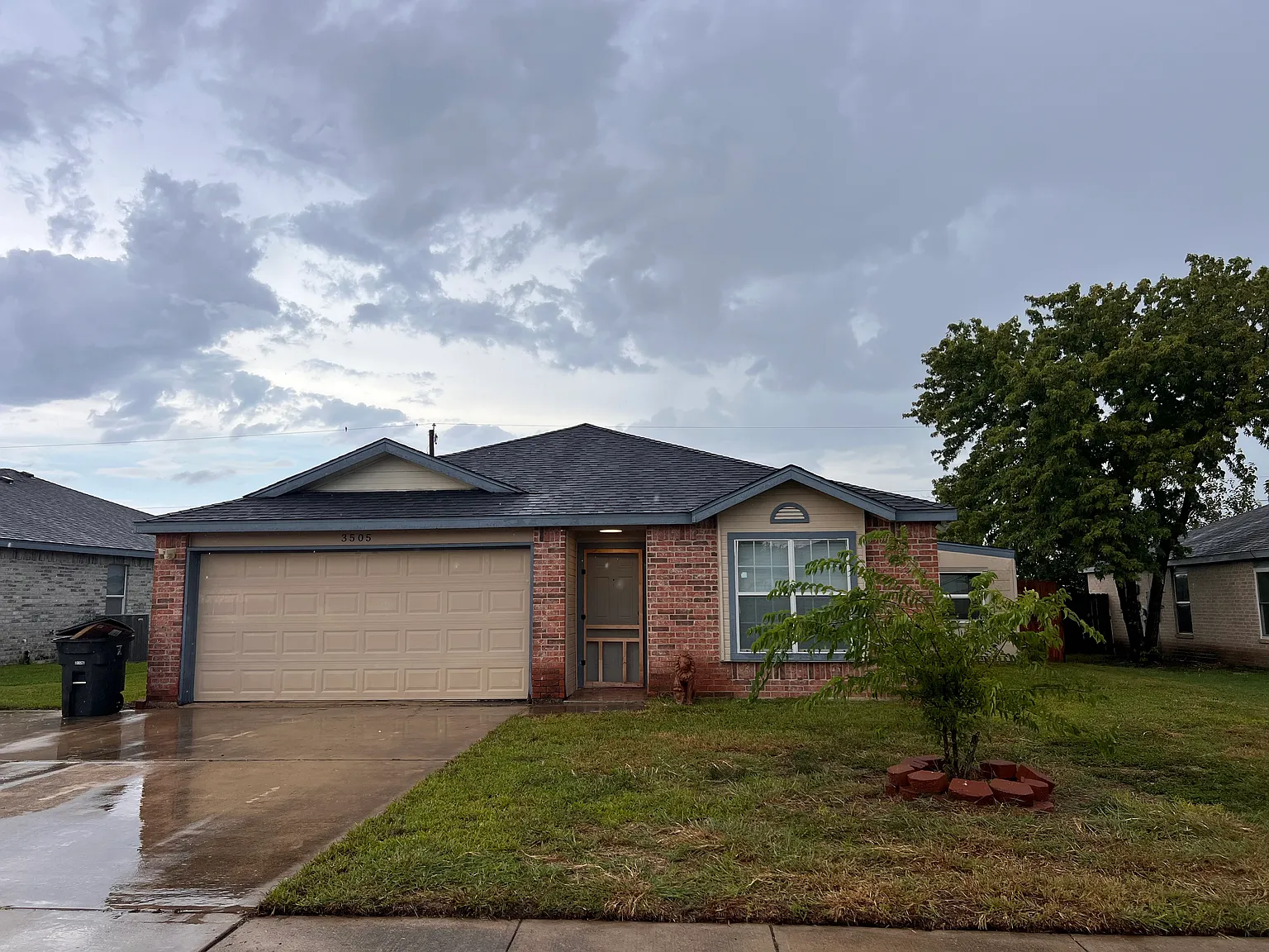 3505 Lakecrest Dr — Photo 1
