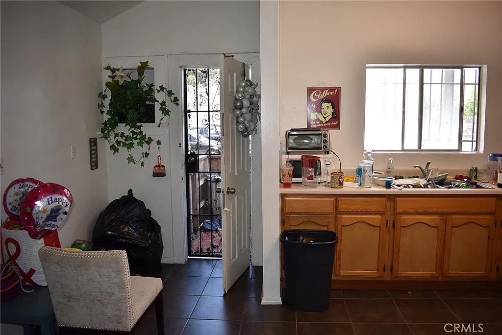 4 bed, 1700 sqft, $2,950 — Photo 3