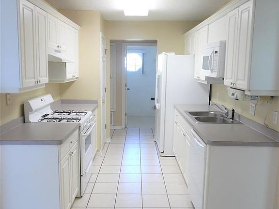 4th image of 2112 Coral Creek Dr