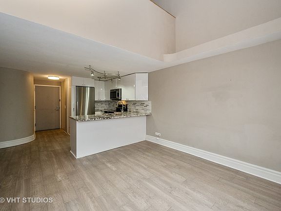 4th image of 1221 N Dearborn Pkwy #1605S