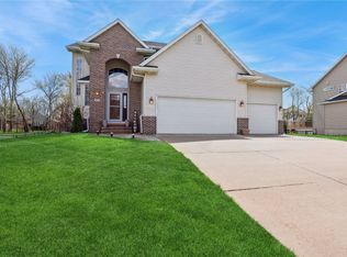 370 Brougham Rd, Robins, IA 52328
