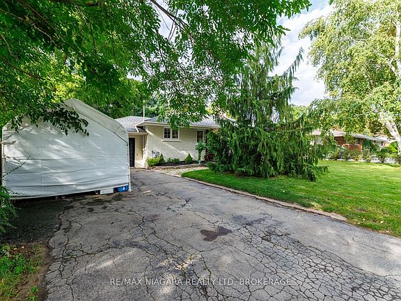 4th image of 42 Strathcona Dr S