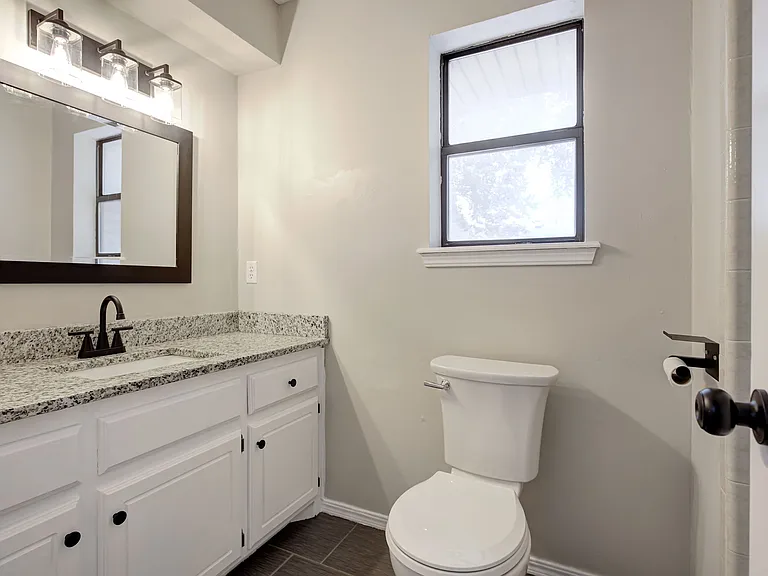 605 Springwood St — Photo 16