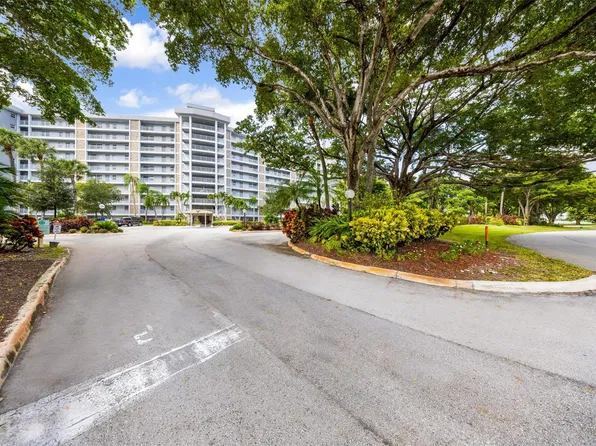 625 Oaks Dr APT 802, Pompano Beach, FL 33069