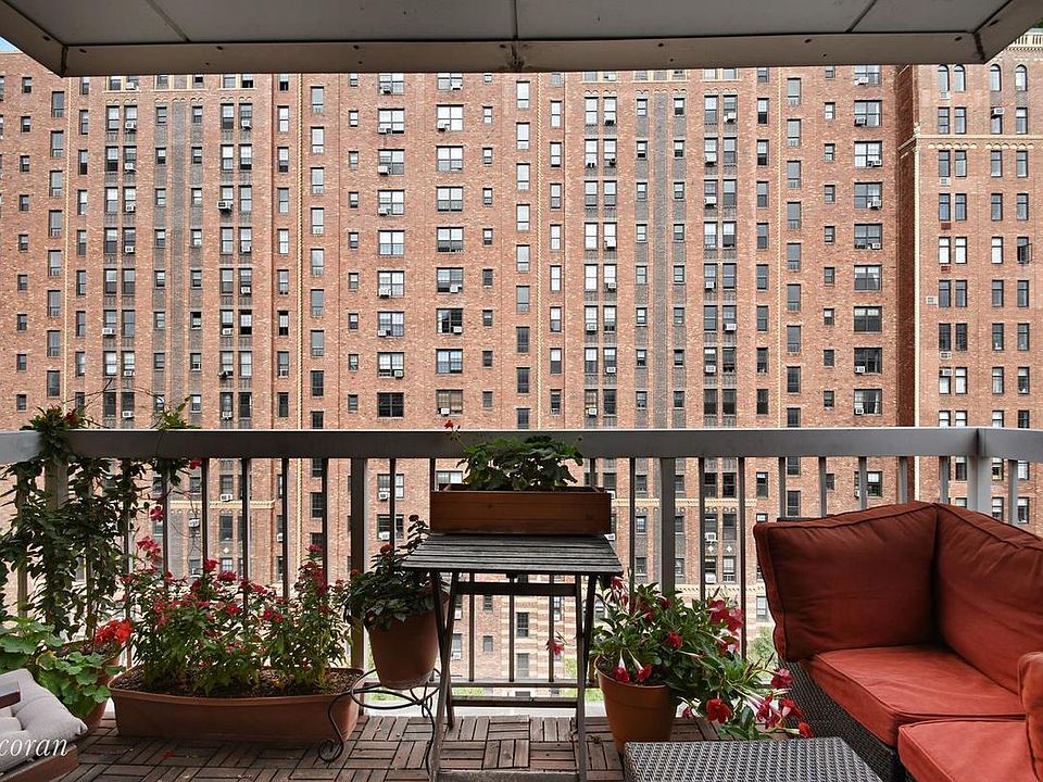 1st image of 420-424 W 23rd St #8B
