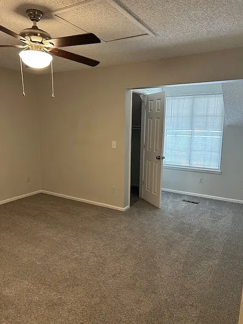 2401 S Worchester Ct — Photo 4