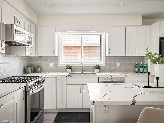 4th image of 118 Clairfields Dr W