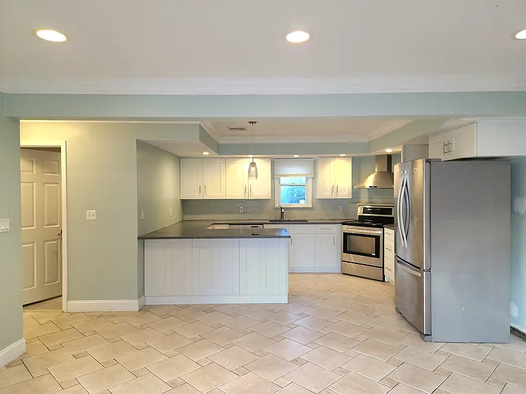 34 Arch Ln — Photo 3